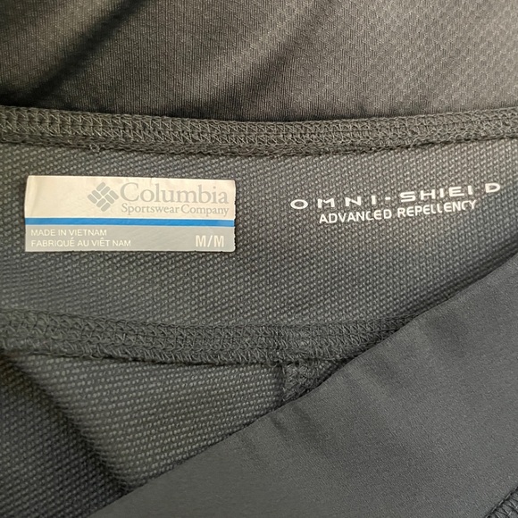 Columbia | Women's Omni-Shield Bike Shorts | Charcoal Gray - Picture 2 of 7